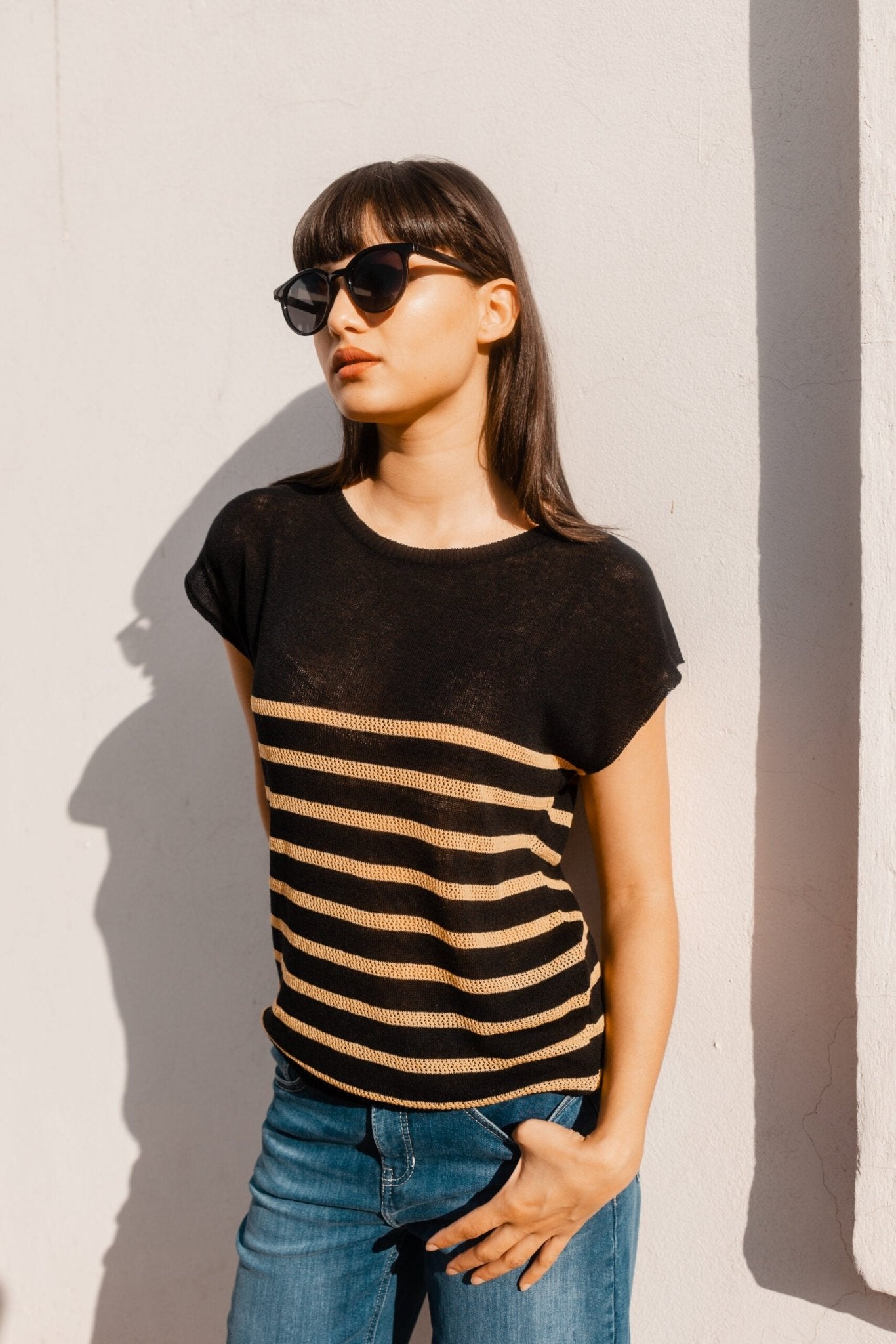Top Maha – Noir rayé Ocre