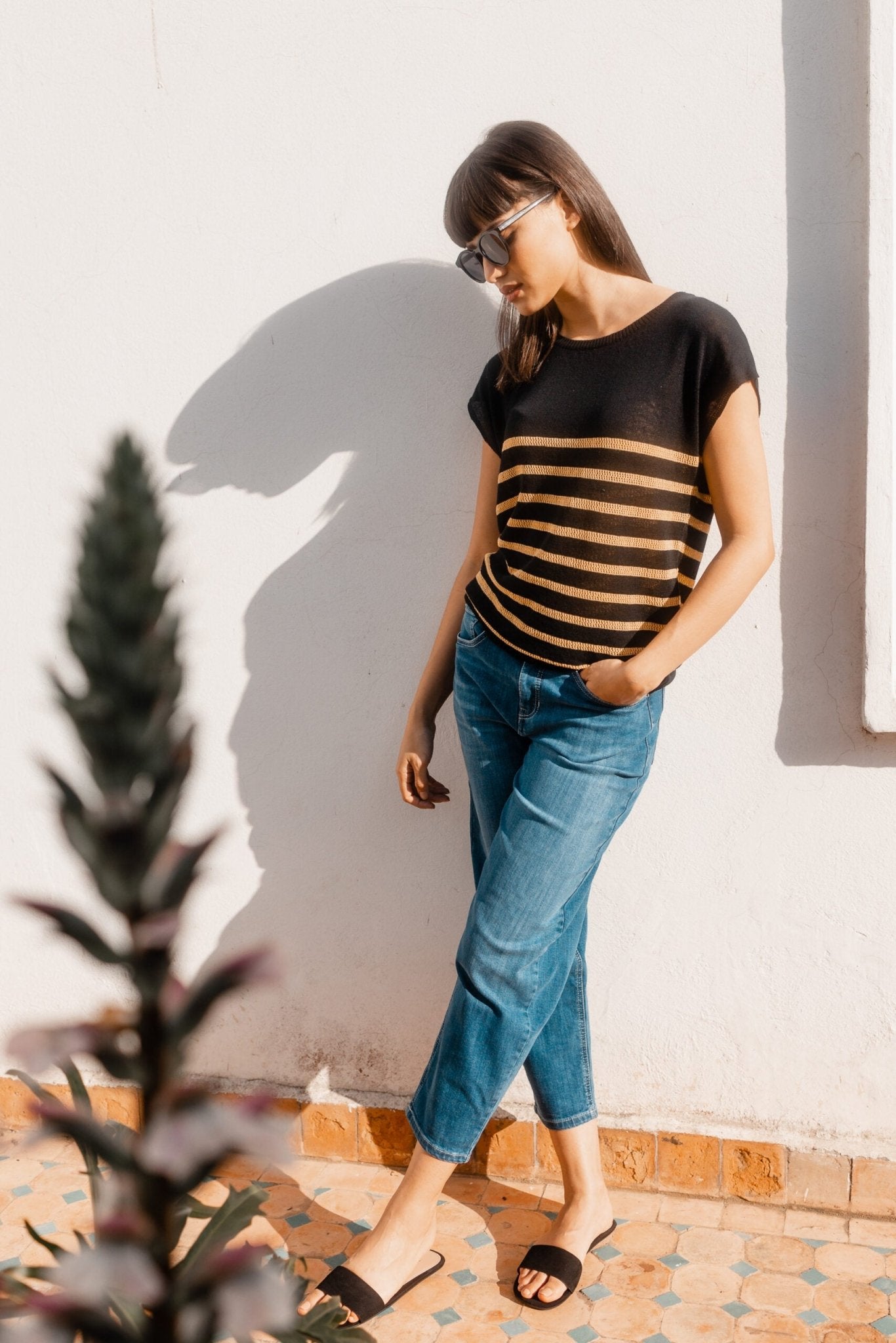 Top Maha – Noir rayé Ocre